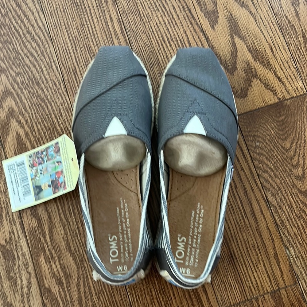 Toms size 6 never worn